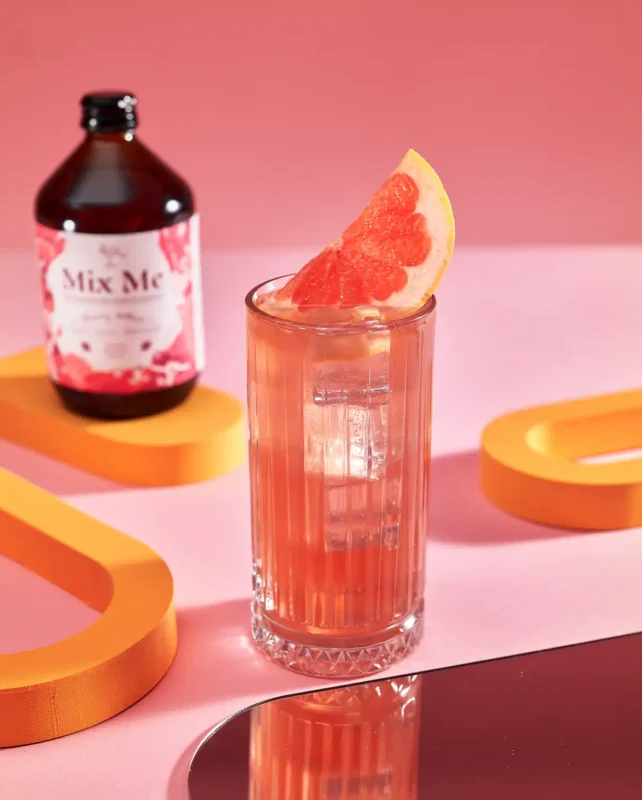 Mocktail z grejpfrutem Bezalkoholowy drink z grejpfrutem